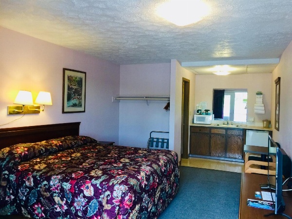 Mountain Country Motor Inn image 4
