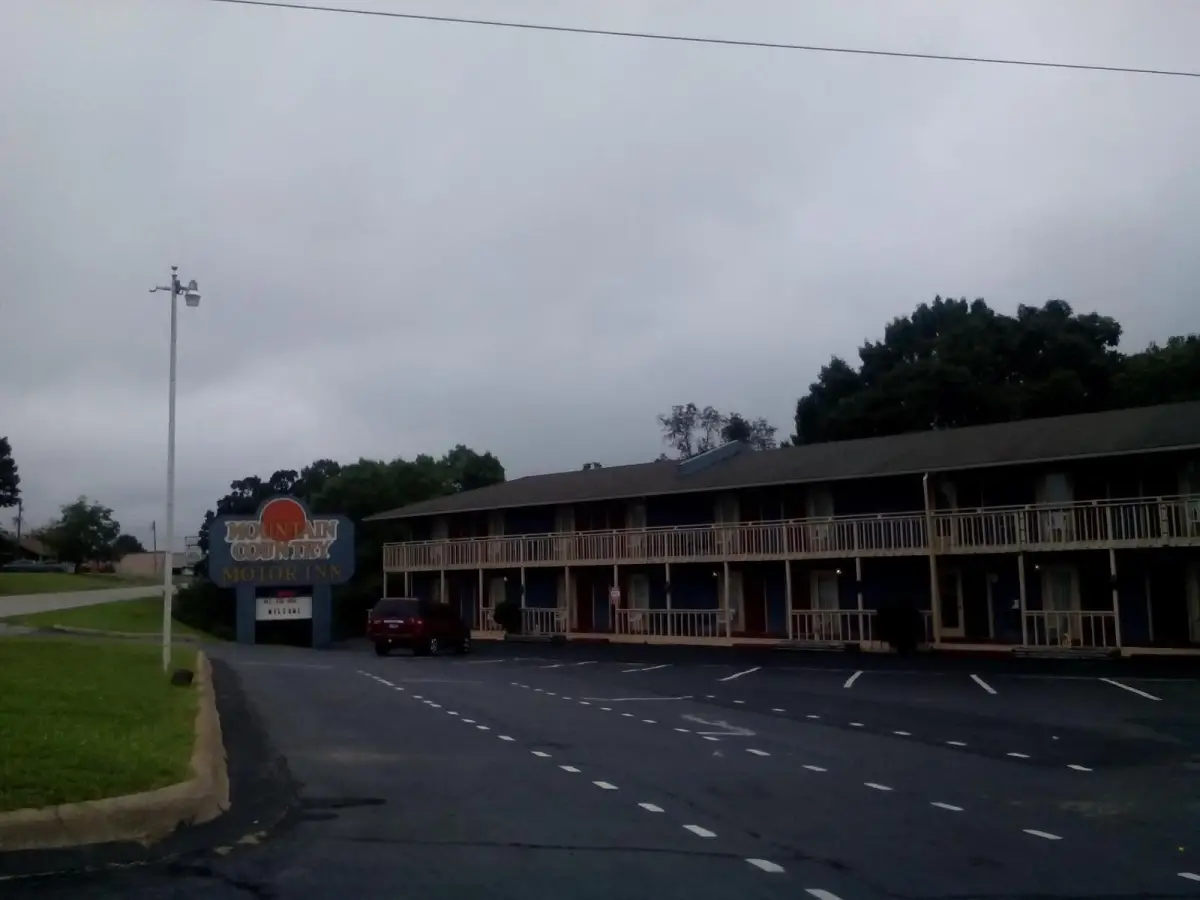 Mountain Country Motor Inn 10